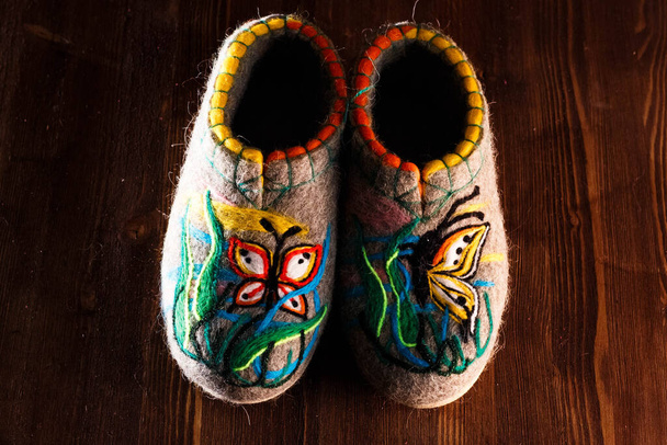 Slippers made of wool,embroidered by the method of felting - Фото, изображение