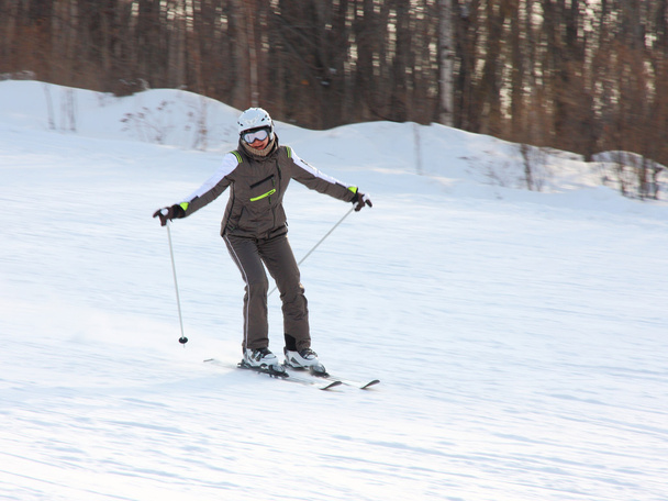 Houkutteleva nainen hiihto
 - Valokuva, kuva