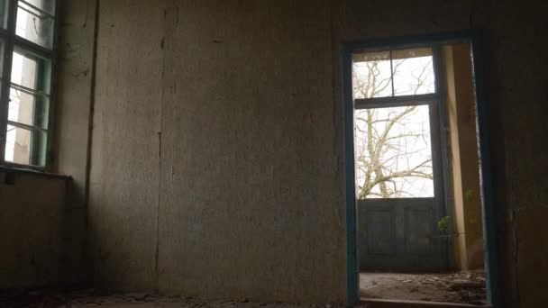 interieur van een verlaten huis in Polen  - Video