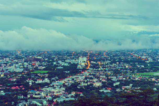 長時間露光はチェンマイ県のヴィンテージトーン画像を撮影しました,タイの朝の時間に高い角度のスポットから旧市街の景色. - 写真・画像