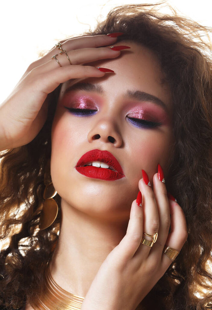 Fashion and beauty concept: attractive african american woman with bright make up - Foto, Bild