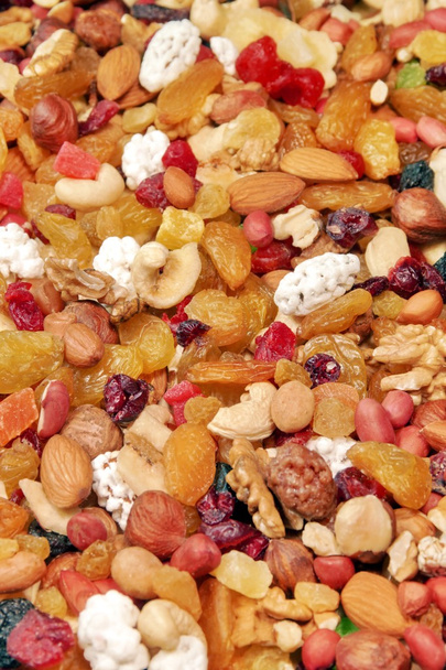 Закрыть смесью орехов и сухих фруктов,
 - Фото, изображение