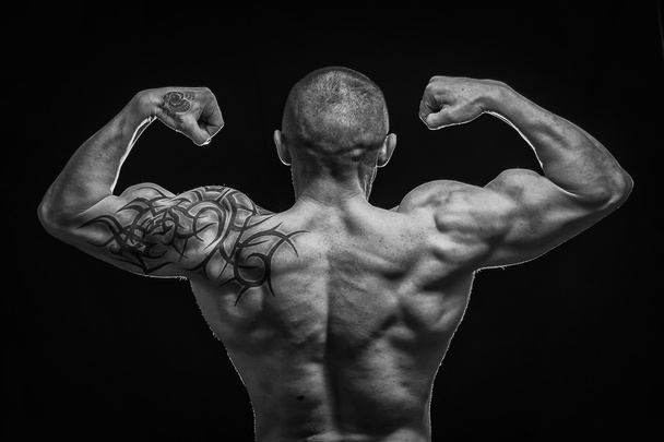 Bodybuilder posing - Фото, изображение