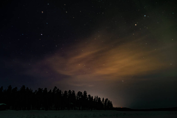 piękne niesamowite zorza polarna światła borealis w lappland - Zdjęcie, obraz