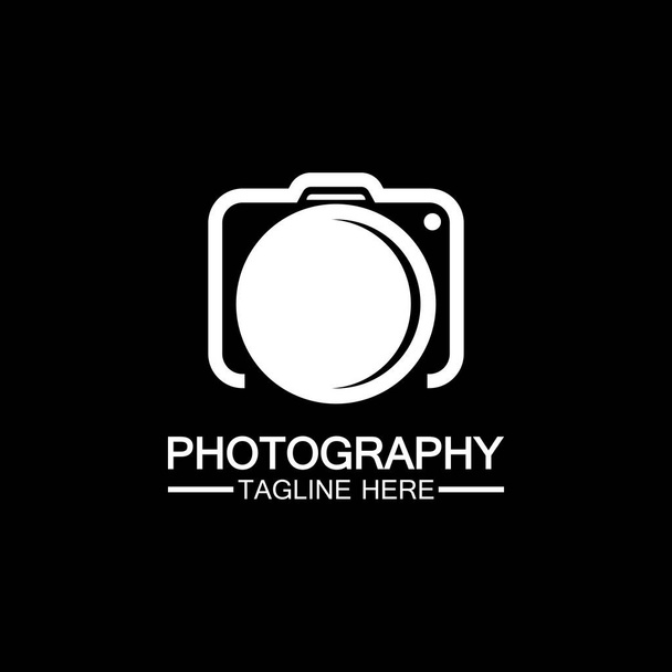 写真用カメラロゴアイコンベクトルデザインテンプレートを黒の背景に分離 - ベクター画像