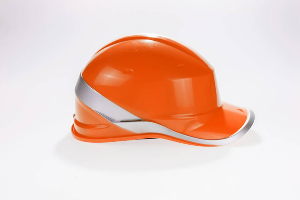 Casco de seguridad Hard hat en color naranja aislado sobre fondo blanco - Foto, Imagen