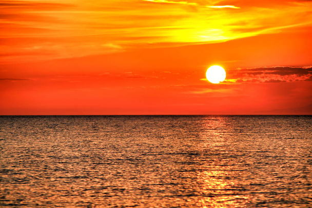 Pôr do sol na praia em Cabo de Gata, Almeria, Espanha - Foto, Imagem