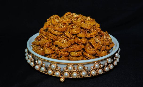 Nahaufnahme eines typisch süßen marokkanischen Chebakia oder (Mkharka) marokkanischen Sesamkekse mit Honig - Foto, Bild