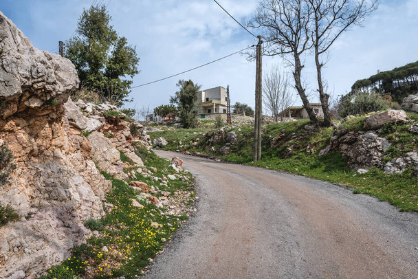 Schotterstraße in einem Dorf im Kadisha-Tal, Libanon - Foto, Bild