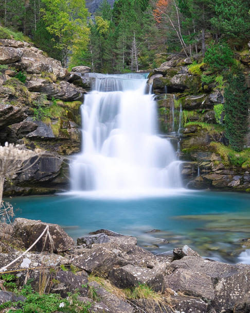 Vodopád Las Gradas de Soaso v národním parku Ordesa y Monte Perdido, v aragonských Pyrenejích, který se nachází ve španělské Huesce. krajina - Fotografie, Obrázek