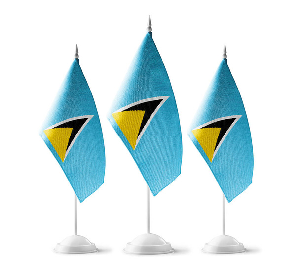 Pequeñas banderas nacionales de Santa Lucía sobre fondo blanco - Foto, Imagen