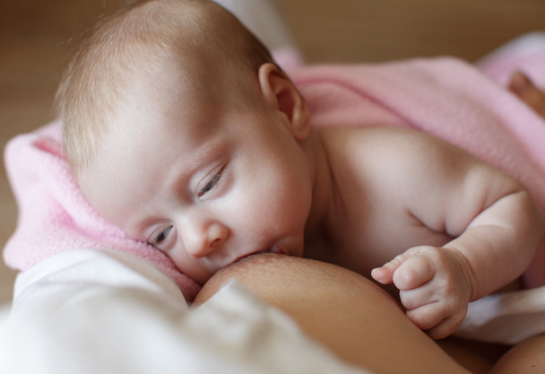 Mother breastfeeding the little baby - Foto, Imagen