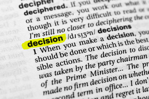 Concepto y significado de la palabra decisión resaltada. - Foto, imagen