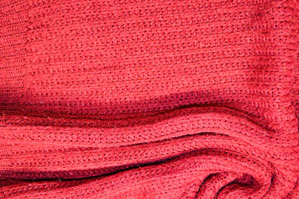 motif textile tricoté rouge comme fond. Gros plan sur la texture tricotée rouge sur le tissu. texture de tissu froissé - Photo, image