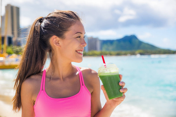 Sport fitness woman drinking healthy green juice - Фото, изображение