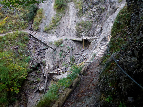 Σπασμένο μονοπάτι στα βουνά Hackenkopfe, Wilder Kaiser, Tyrol, Αυστρία - Φωτογραφία, εικόνα