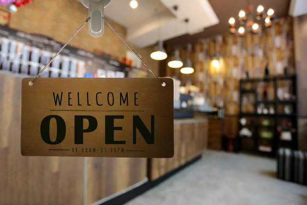 Üzlet nyitva a bolt előtt tábla, étterem mutatja a nyitvatartási állapot. - Fotó, kép