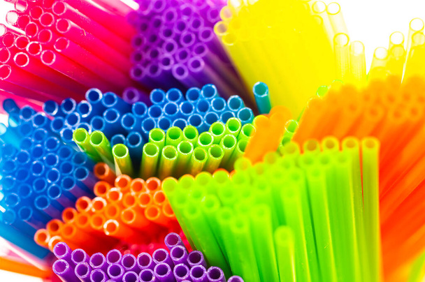 Astratto: Collezione di cannucce di plastica dai colori brillanti - Foto, immagini
