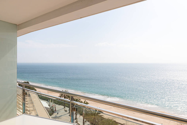Sesimbra, Portugal - February 20, 2020: View of the luxury hotel Sesimbra Hotel Spa by the sea on a winter day - Φωτογραφία, εικόνα