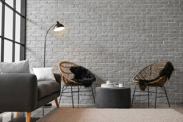 Interiér moderního obývacího pokoje s křesly a ottoman - Fotografie, Obrázek