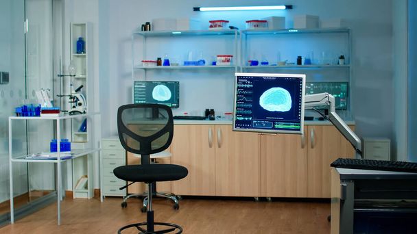 Prázdná laboratoř bez nikoho, připravená na neurologické inovace - Fotografie, Obrázek