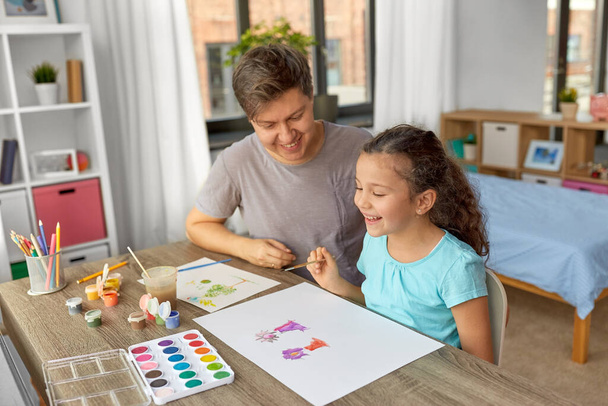 happy father with little daughter drawing at home - Foto, imagen