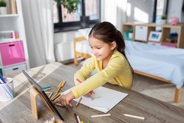little girl drawing with coloring pencils at home - Foto, Imagem