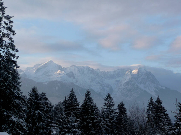 Montagnes Alpspitze et Zugspitze en hiver, Bavière, Allemagne - Photo, image