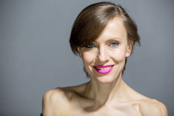 35-40 years old caucasian woman with short natural hair - Fotó, kép