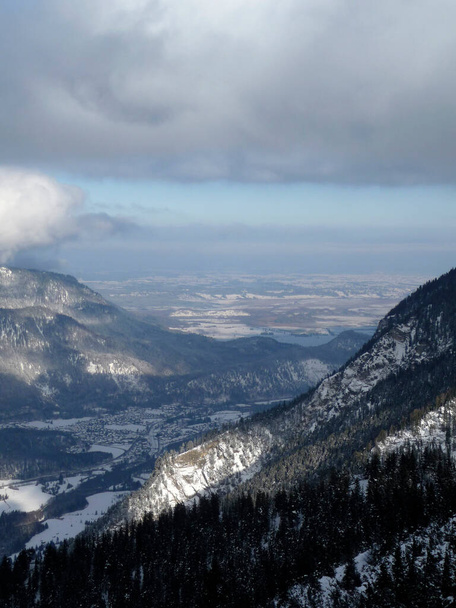Bergpanorama in den bayerischen Alpen, im Winter - Foto, Bild