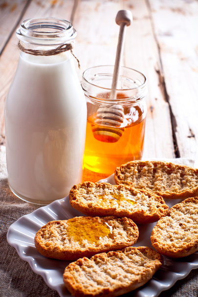 crackers, milk and honey  - Photo, Image