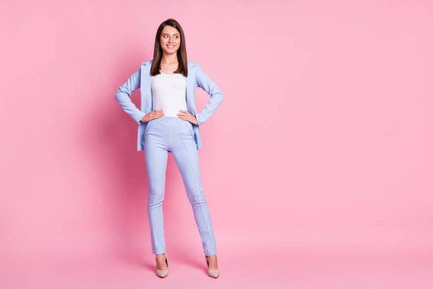 Full size photo of young attractive smiling positive bossy woman posing look copyspace isolated on pink color background - Φωτογραφία, εικόνα