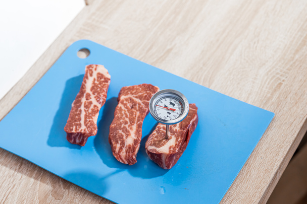 Thermometer in beef steak, close-up - Photo, Image