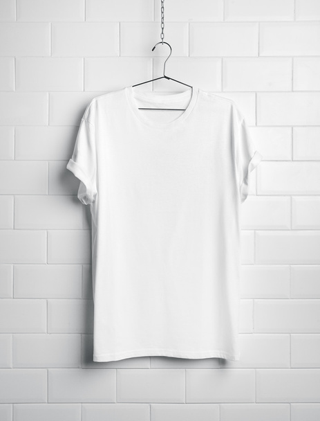 T-shirt em branco
 - Foto, Imagem
