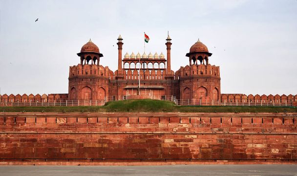 Індія, Делі, Червоний Форт, на березі річки Ямуна, був побудований Шахджаханом як Делійська цитадель XVII століття. - Фото, зображення