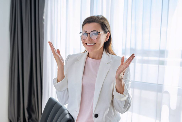 Happy emotional business woman looking at camera in office - Φωτογραφία, εικόνα