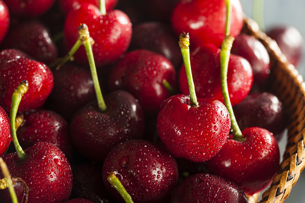 Raw Organic Red Cherries - Zdjęcie, obraz