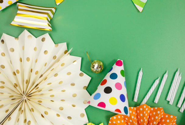 Background for happy birthday celebration or party. Group of colored balloons, confetti, candles, ribbons on green pastel background. Mock up with copy space, a place for text - Foto, Imagen