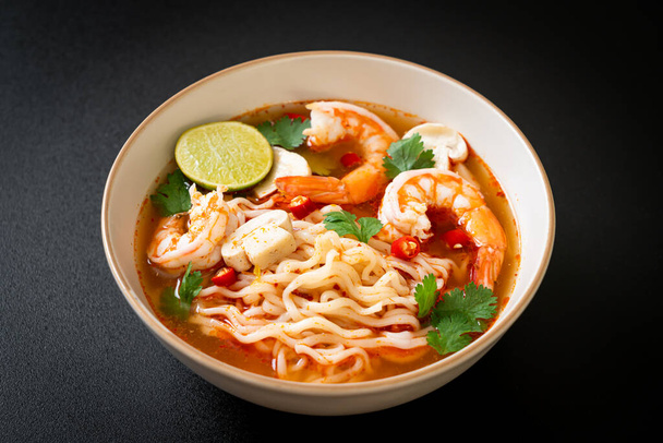 instant noodles ramen in spicy soup with shrimps (Tom Yum Kung) - Asian food style - Valokuva, kuva