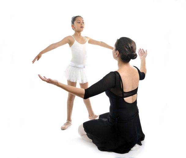 jonge weinig meisje ballerina leren dans les met ballet leraar - Foto, afbeelding