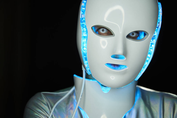 Gelecekçi robotun portresi. Gelecekteki teknoloji kavramı. - Fotoğraf, Görsel