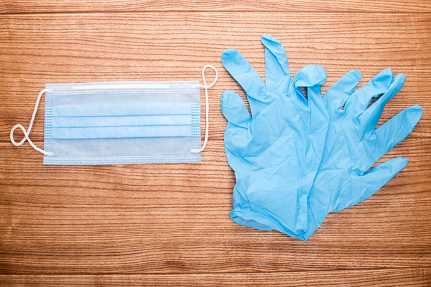 lékařská maska a gumové rukavice - Fotografie, Obrázek