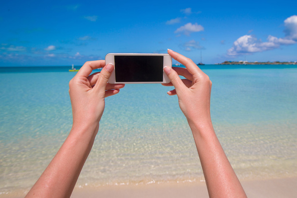 携帯電話の背景ターコイズ ブルーの海を閉じる - 写真・画像