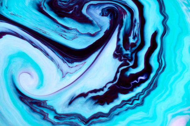 Streszczenie tła koloru farby. Kosmiczny wzór morski, plamy po farbie. Efekt marmurkowy. Tło z abstrakcyjnym, wirującym efektem farby. Płynny obraz akrylowy z przepływami i rozpryskami. Mieszane - Zdjęcie, obraz