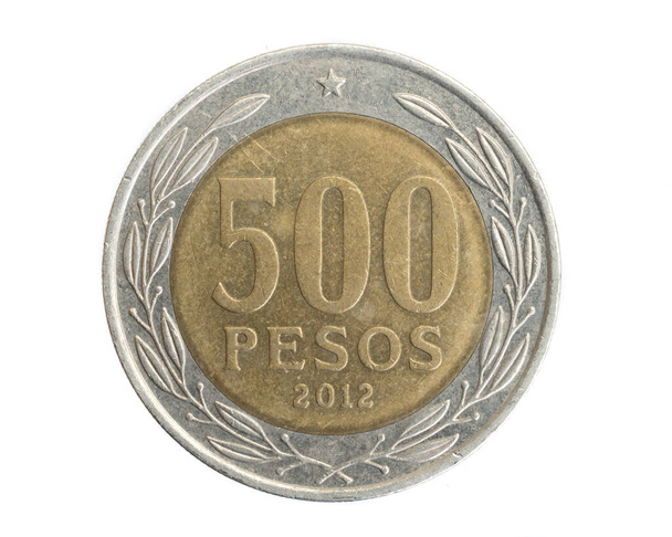 Chile quinientas monedas de pesos sobre fondo aislado blanco - Foto, Imagen