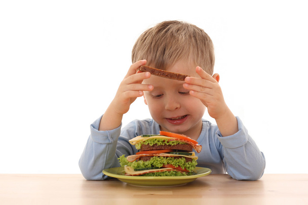 3-4 anos de idade menino e grande sanduíche isolado em branco
 - Foto, Imagem