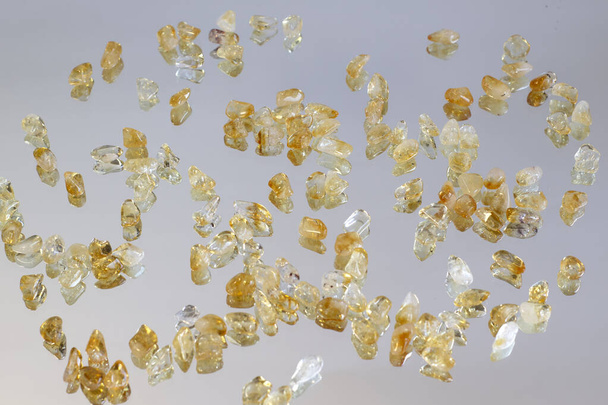 Citrin gelber Edelstein Geodenkristalle geologisches Mineral als schöner Hintergrund Nahaufnahme von oben - Foto, Bild