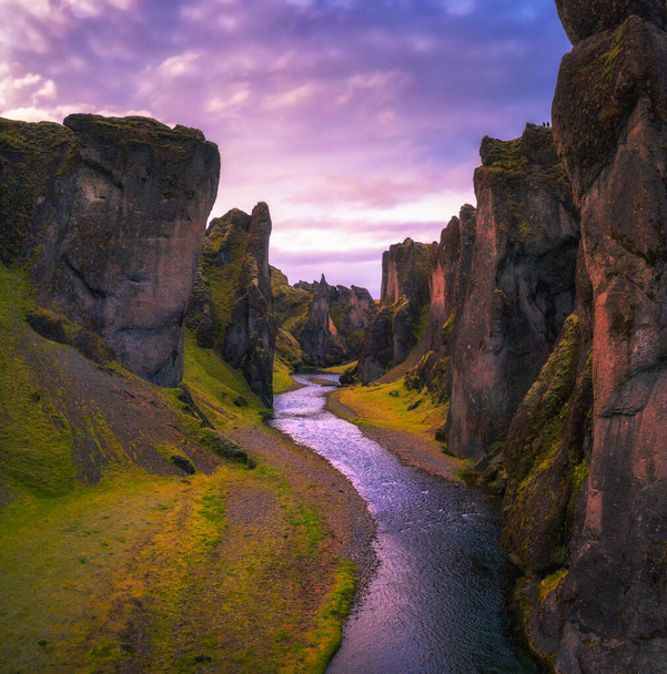 Φαράγγι Fjadrargljufur στην Ισλανδία το ηλιοβασίλεμα - Φωτογραφία, εικόνα