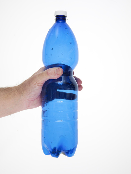 Hands that crush a plastic bottle - Foto, afbeelding