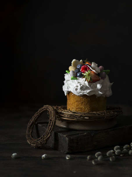 easter cake on a dark background - Foto, Imagem